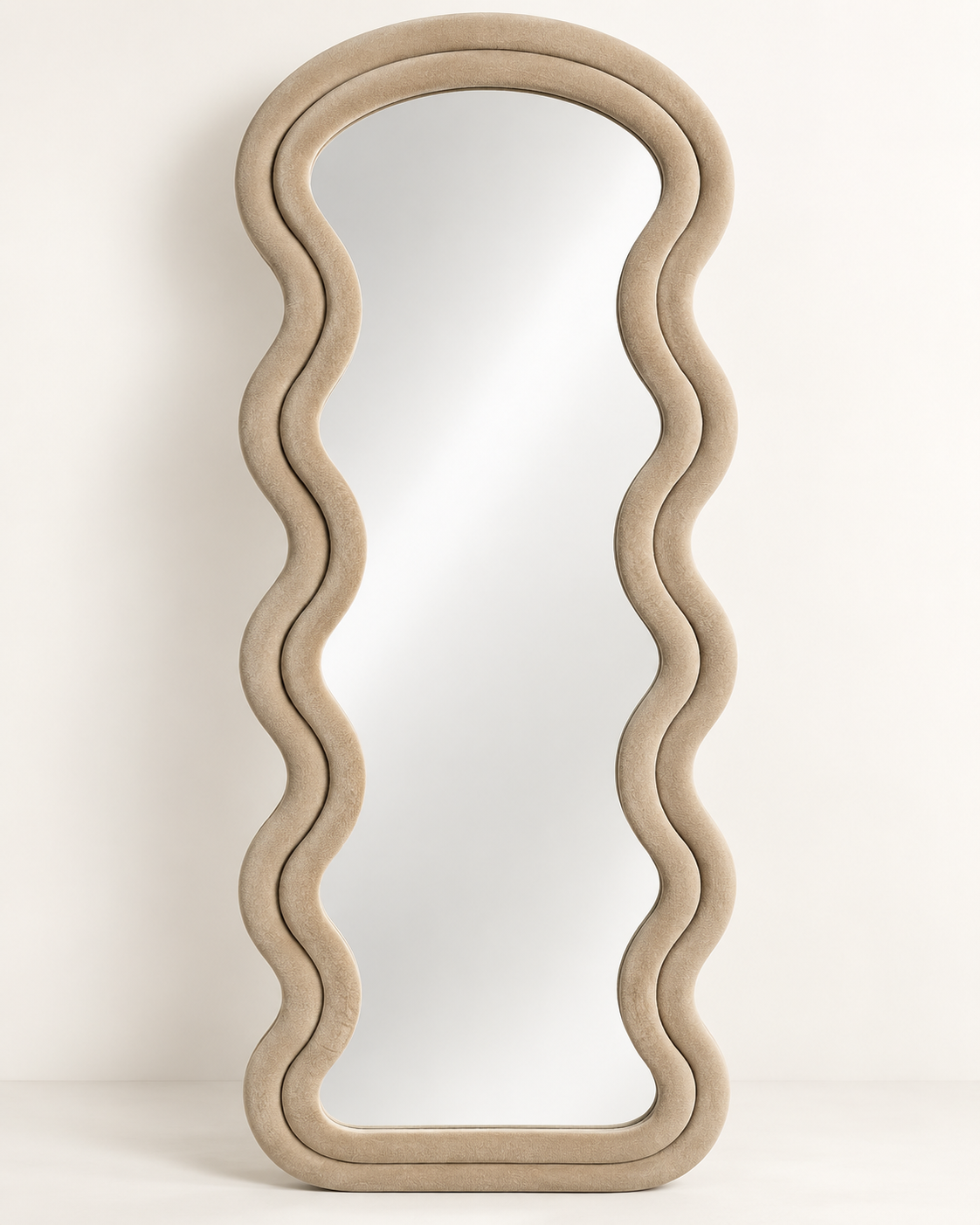 Wellenförmiger Ganzkörperspiegel Beige mit Stoffrahmen